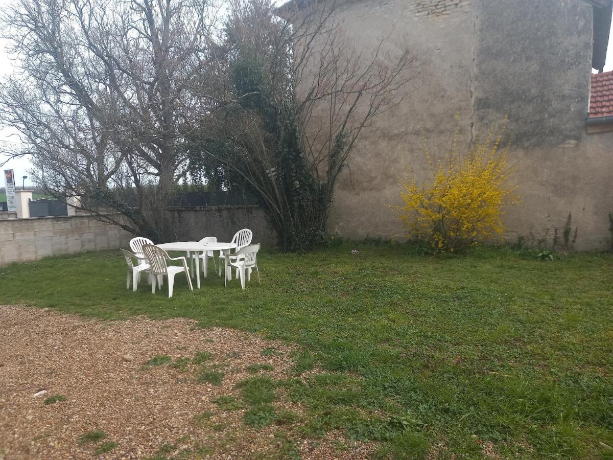L'Univers, Vous Et Nous Pouilly-sur-Vingeanne Esterno foto